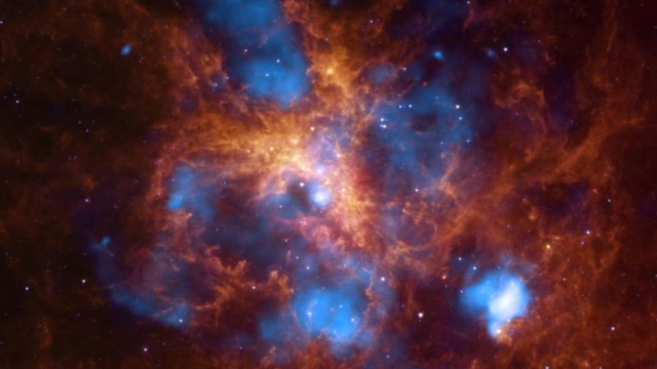 30 Doradus, also called the Tarantula Nebula, forming an unusually high number of massive stars_NASA Chandra Xray Observatory. Image: NASA