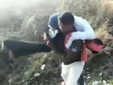 Watch: Madhya Pradesh Police constable carries man who fell off train for one-and-a-half km to nearby station, saves life Watch: Madhya Pradesh Police constable carries man who fell off train for one-and-a-half km to nearby station, saves life
