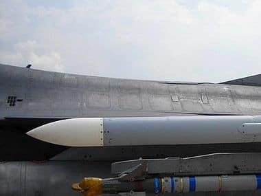 An AMRAAM missile on an F-16 fighter jet. Wikimedia Commons