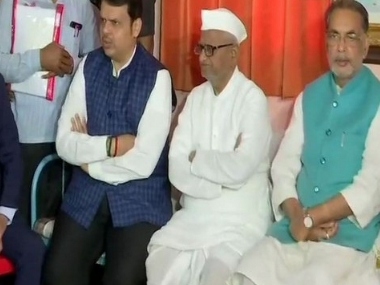 Anna Hazare calls off fast after talk with Devendra Fadnavis; Maharashtra CM says Lokpal appointment process to begin soon Anna Hazare calls off fast after talk with Devendra Fadnavis; Maharashtra CM says Lokpal appointment process to begin soon