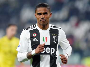 Serie A: Juventus' Brazilian winger Douglas Costa escapes unhurt after being involved in car crash outside Turin Serie A: Juventus' Brazilian winger Douglas Costa escapes unhurt after being involved in car crash outside Turin