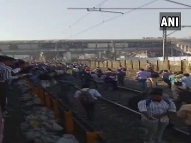 Pulwama attack aftermath: Protesters block railway tracks at Nallasopara in Maharashtra, raise anti-Pakistan slogans Pulwama attack aftermath: Protesters block railway tracks at Nallasopara in Maharashtra, raise anti-Pakistan slogans