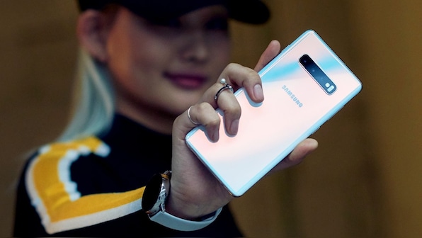 Samsung’s Galaxy S10 is a bit handicapped when it comes to face unlock