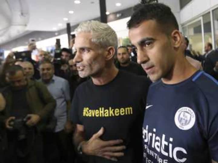 Refugee footballer Hakeem al-Araibi makes triumphant return to Australia after Bahrain drops extradition proceedings