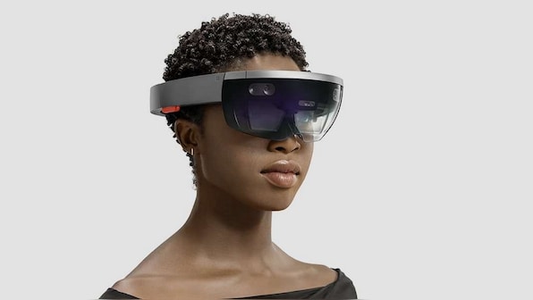 Microsoft teases a possible HoloLens 2 announcement at Mobile World Congress 2019