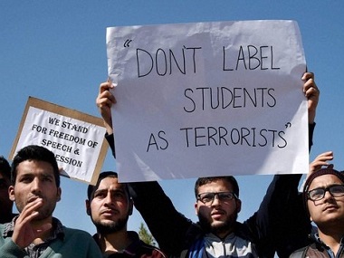 Kashmiri students attacked in Yavatmal: At least 19 youth from state head back home; 4 Yuva Sena activists booked Kashmiri students attacked in Yavatmal: At least 19 youth from state head back home; 4 Yuva Sena activists booked