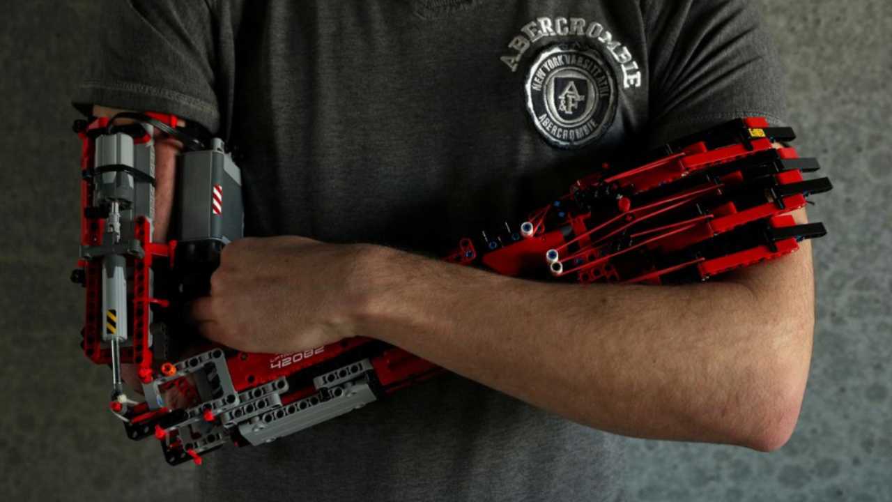 Hand solo: Teen engineer builds his own prosthetic arm using LEGO bricks Hand solo: Teen engineer builds his own prosthetic arm using LEGO bricks