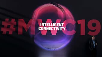 Man voluntarily receives under-skin RFID chip implant live at MWC show floor
