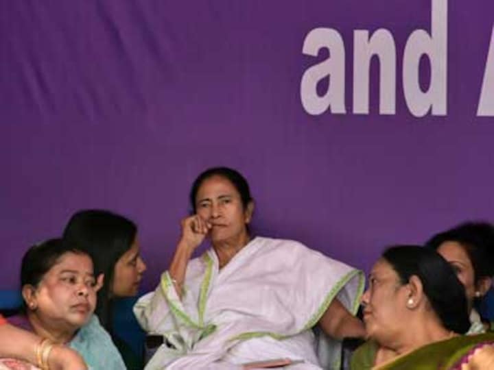 Mamata Banerjee's Kolkata dharna: Bid to detain Rajeev Kumar overtly political move to assert Centre's right, dismiss Didi's delusions