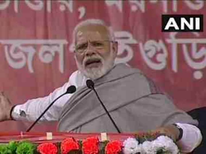 Narendra Modi in West Bengal: Mamata Banerjee sat on dharna 'to protect those who looted people', says PM
