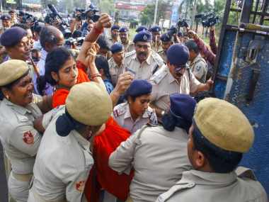 Farmers' strike affects normal life in Odisha: Public transport not plying; 200 held, including 70 from Bhubaneshwar Farmers' strike affects normal life in Odisha: Public transport not plying; 200 held, including 70 from Bhubaneshwar