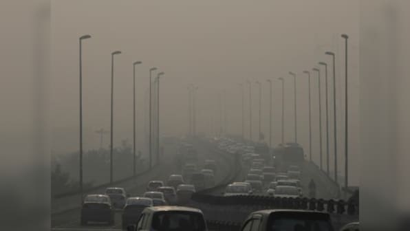 Air quality in Delhi falls to 'very poor', foggy conditions continue; Greenpeace bats for 30% air pollution reduction in India by 2024