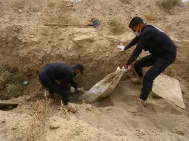 Largest Islamic State mass grave with 3,500 bodies found outside Syria's Raqqa; HRW says work against group 'not over' Largest Islamic State mass grave with 3,500 bodies found outside Syria's Raqqa; HRW says work against group 'not over'