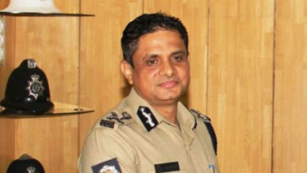 Kolkata Police chief Rajeev Kumar grilled for 11 hrs in connection with