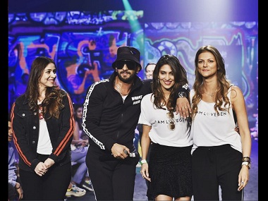 Lakme Fashion Week 2019: Ranveer Singh raps 'Mere Gully Mein'; Lisa Haydon turns showstopper Lakme Fashion Week 2019: Ranveer Singh raps 'Mere Gully Mein'; Lisa Haydon turns showstopper