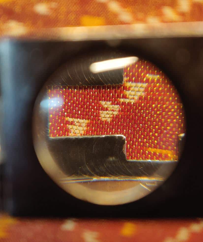 A look at the sari's architecture through a peep glass. Photograph courtesy of the author