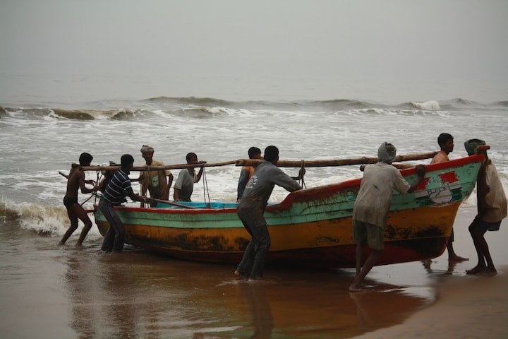 Protesting fisherfolk force their way into Vizhinjam port site; tension prevails