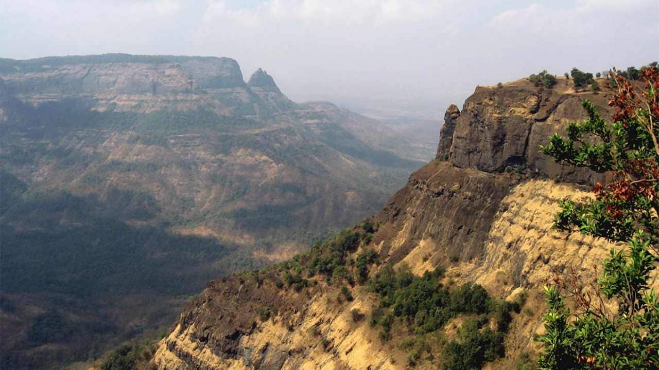 Hardened lava flows of the Deccan Traps in western India may have played a role in the dinosaurs' dying off. Image courtesy: MacObserver