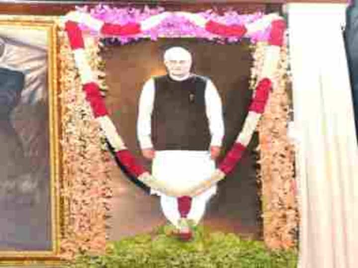 Ram Nath Kovind, Narendra Modi pay tribute to 'decisive leader' Atal Bihari Vajpayee; unveil portrait in Parliament