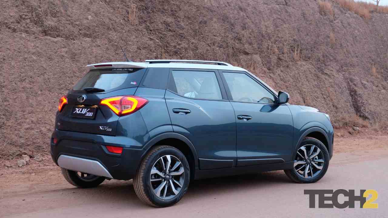 Each four of the car's five-spoke, 17-inch wheels have disc brakes of their own. Each four of the car's five-spoke, 17-inch wheels have disc brakes of their own.