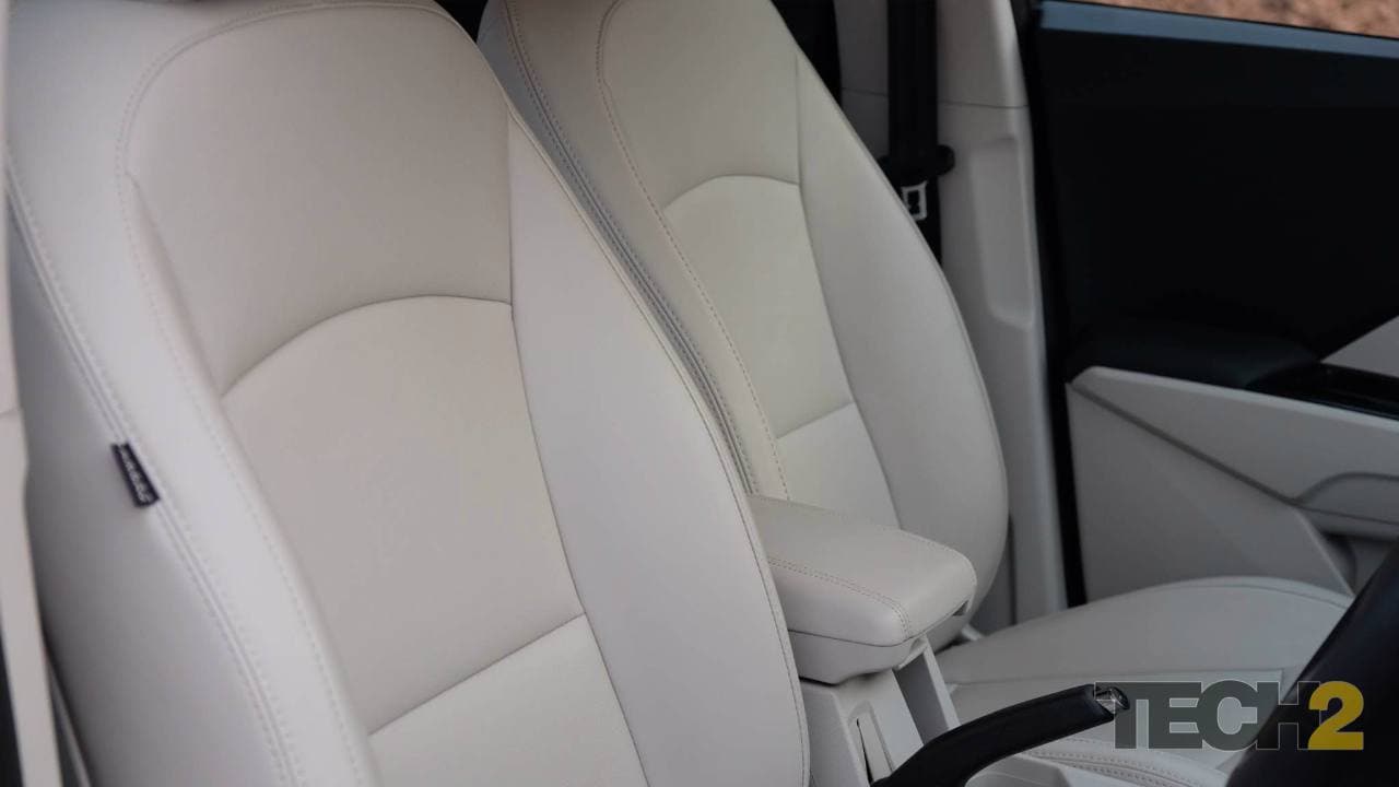 The centre console on the XUV wears a touchscreen infotainment system flanked by AC vents and controls for a dual-zone climate control system. The centre console on the XUV wears a touchscreen infotainment system flanked by AC vents and controls for a dual-zone climate control system.