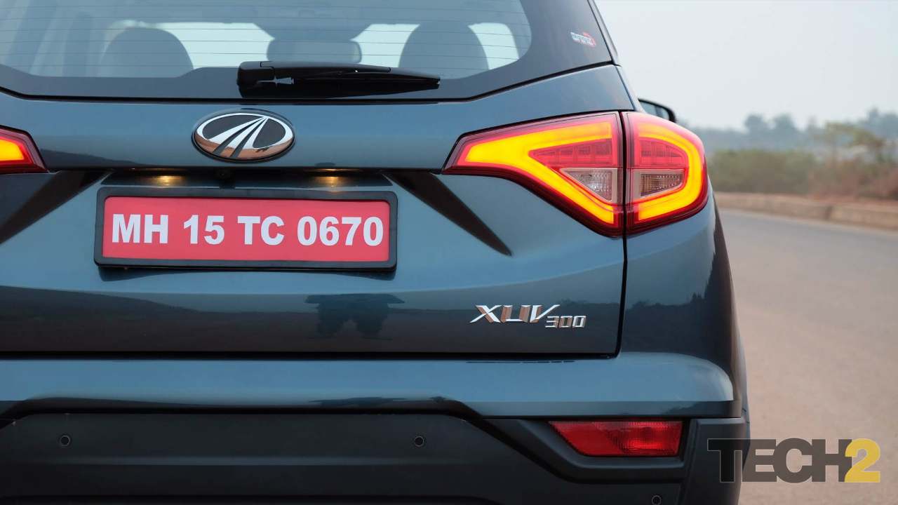 The new SUV has that same familiar, tear-duct headlamp that its larger cousin, the XUV500 does.
