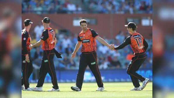 Nathan Coulter-Nile suffers 'bad bout of vertigo' during BBL clash against Adelaide Strikers, taken to hospital