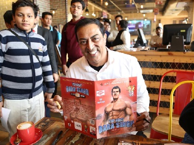 Vindu Dara Singh launches comic book based on life of his father, wrestler-actor Dara Singh Vindu Dara Singh launches comic book based on life of his father, wrestler-actor Dara Singh