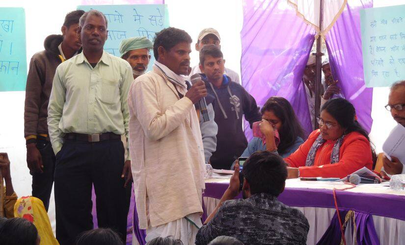 NREGA Sahayata Kendra organised a jan sunwayi in the Block Office premises to raise the demands of large-scale malpractices that have come to be noticed after the survey was held in early November. Image by Abinash Dash Choudhary