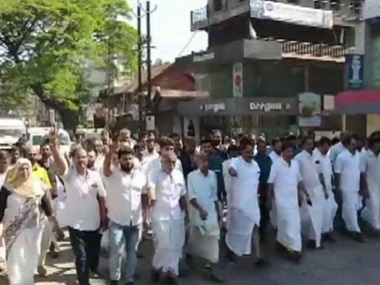 Day-long hartal called by Youth Congress begins in Kerala over murder of two workers; national highways blocked, stones pelted Day-long hartal called by Youth Congress begins in Kerala over murder of two workers; national highways blocked, stones pelted