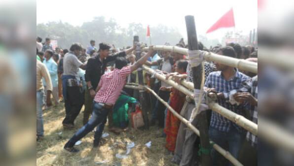 Stampede-like situation at rally in West Bengal's Thakurnagar forces Narendra Modi to cut short speech; several injured