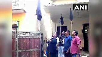 On 6th day of protest against Kiran Bedi, Puducherry CM V Narayanaswamy hoists black flag at residence