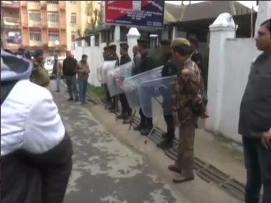 CBI begins interrogating Kolkata Police chief Rajeev Kumar in Shillong; commissioner accompanied by 2 IPS officers CBI begins interrogating Kolkata Police chief Rajeev Kumar in Shillong; commissioner accompanied by 2 IPS officers