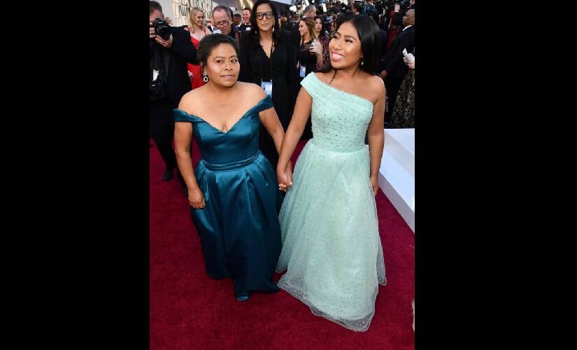Yalitza Aparicio (right) with her mother. Image from Twitter @antonioalarconc