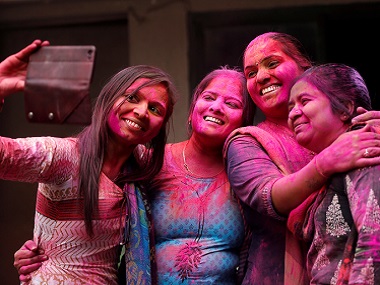 For women from Delhi's outskirts, taking selfies is a way to claim their right to the city For women from Delhi's outskirts, taking selfies is a way to claim their right to the city