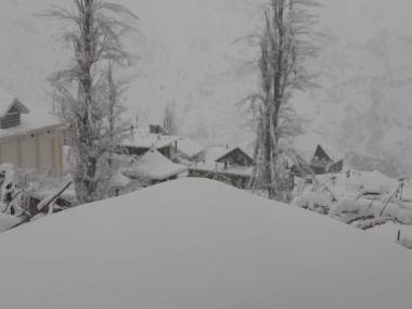 Schools in Kullu, Shimla to remain shut for two days due to snowfall; IMD predicts hailstorm in Himachal Pradesh Schools in Kullu, Shimla to remain shut for two days due to snowfall; IMD predicts hailstorm in Himachal Pradesh