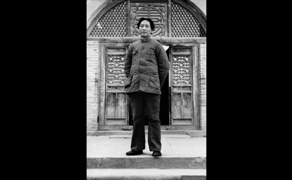 Between 1933 and 1939, Bosshard lived and worked in China and continued to photograph among other things, Mao in the caves of Yan’an and the training of the Red Army. This picture of Mao Zedong in front of the entrance to the Red Academy was taken in 1938. Image courtesy Fotostiftung Schweiz / Archiv für Zeitgeschichte Between 1933 and 1939, Bosshard lived and worked in China and continued to photograph among other things, Mao in the caves of Yan’an and the training of the Red Army. This picture of Mao Zedong in front of the entrance to the Red Academy was taken in 1938. Image courtesy Fotostiftung Schweiz / Archiv für Zeitgeschichte