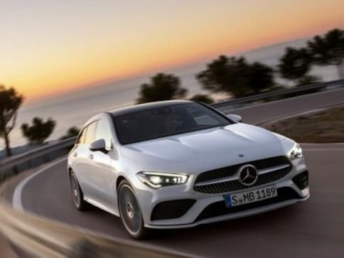 Automobile sector continues to be in the red but luxury car segment picking up; Mercedes delivers over 600 cars during Dhanteras Automobile sector continues to be in the red but luxury car segment picking up; Mercedes delivers over 600 cars during Dhanteras