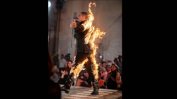 Akshay Kumar sets himself on fire at Amazon Prime's The End launch, gets trolled by Twinkle Khanna