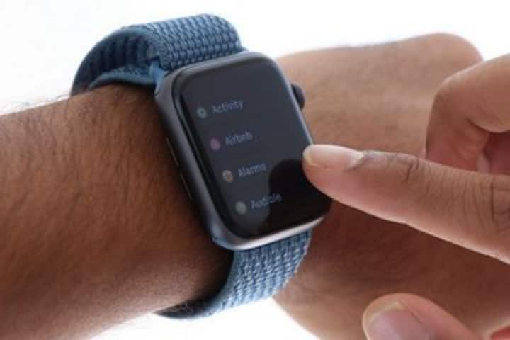 Fitbit launches a cheaper Versa smartwatch version to compete with Apple, Samsung