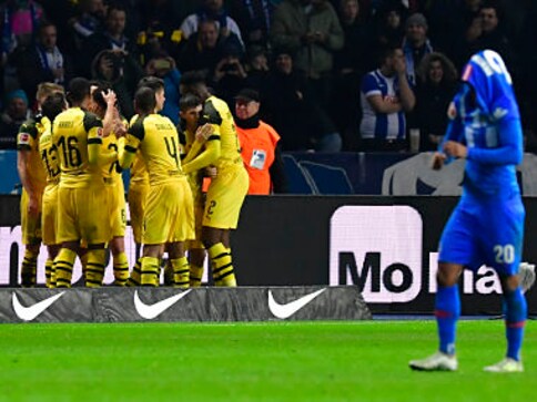 Bundesliga: Marco Reus sends Borussia Dortmund atop standings with late winner against Hertha Berlin; Schalke lose again Bundesliga: Marco Reus sends Borussia Dortmund atop standings with late winner against Hertha Berlin; Schalke lose again