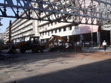 BMC dismantles CSMT foot overbridge which collapsed; will install pedestrian signal, zebra crossing in its place BMC dismantles CSMT foot overbridge which collapsed; will install pedestrian signal, zebra crossing in its place