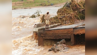 300 dead, 35,000 at risk as Cyclone Idai rages through Mozambique, Zimbabwe; UN labels it 'one of the worst storms in decades'