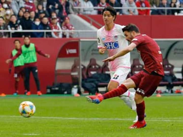 David Villa scores first J-League goal as Vissel Kobe beat Fernando Torres' Sagan Tosu