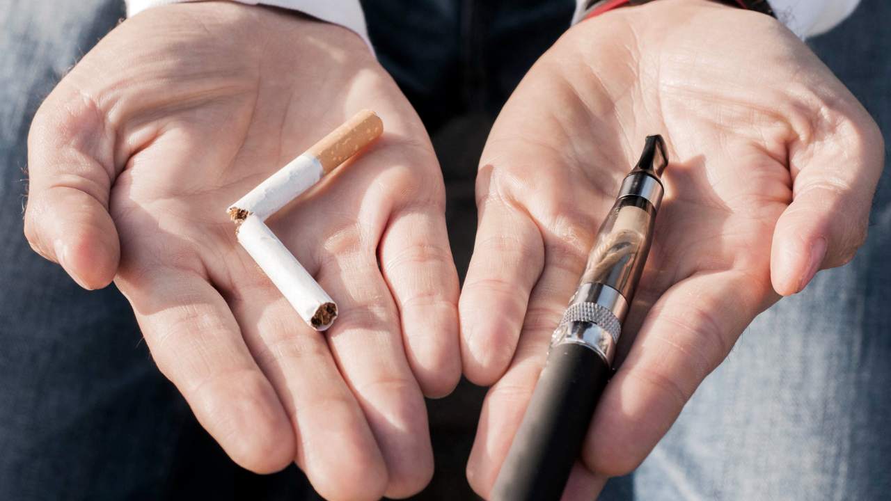E-cigarettes are no better than smoking for you health, according to a 2019 study. Image: Posta