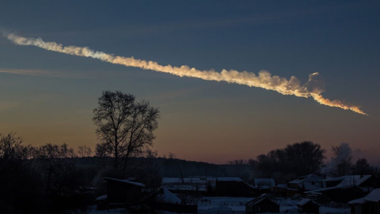 The meteor trail taken about 200km away from Chelyabinsk a minute after the blast in 2013. Image courtesy: Flickr/Alex Alishevskikh