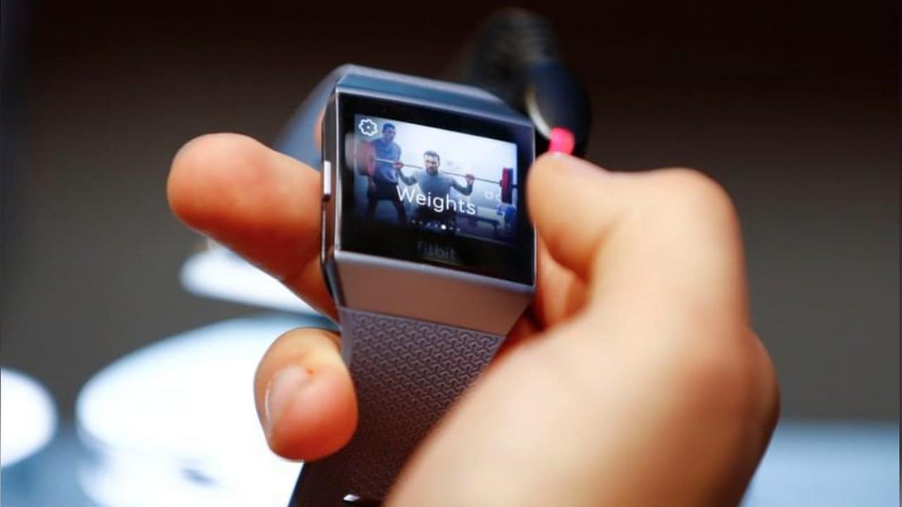 samsung s10 fitbit versa