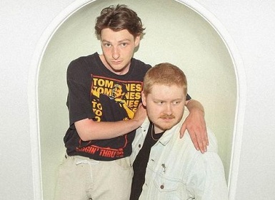 UK-based indie duo Her's killed along with tour manager in car crash in California UK-based indie duo Her's killed along with tour manager in car crash in California