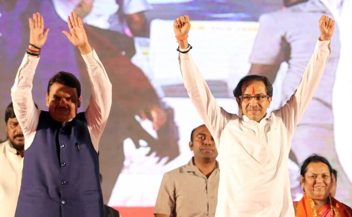 Uddhav Thackeray, Devendra Fadnavis blame Sharad Pawar for 'destroying' Maharashtra at Kolhapur rally Uddhav Thackeray, Devendra Fadnavis blame Sharad Pawar for 'destroying' Maharashtra at Kolhapur rally