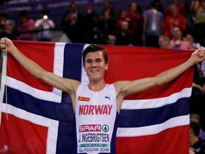 Teenage sensation Jakob Ingebrigtsen beats out brother Henrik to win European Indoor 3,000 metres